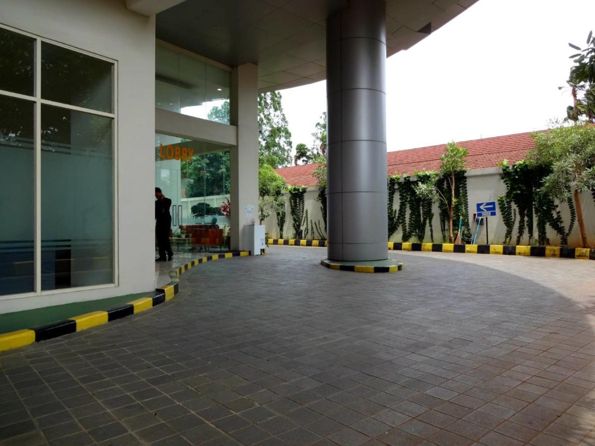 Padina Suites Tangerang Exterior foto